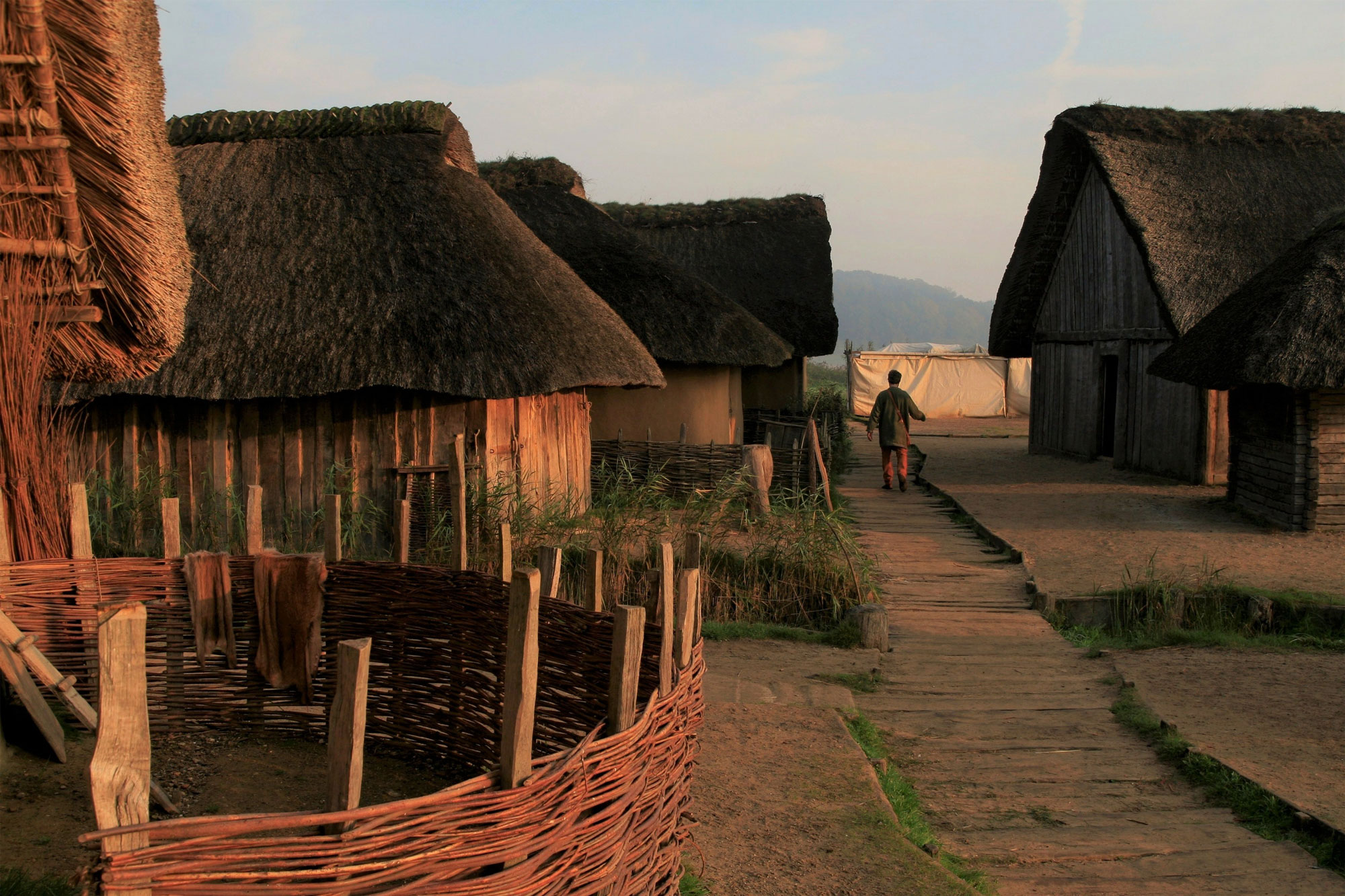 Erleben Sie im Wikinger Museum Haithabu, wie Menschen im Frühmittelalter gelebt haben.