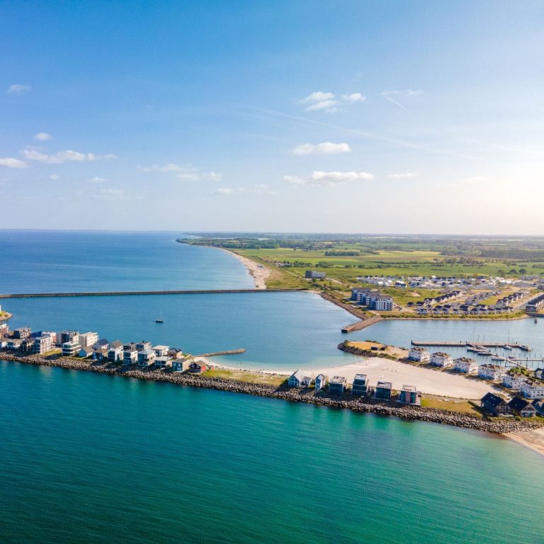 Das Ostseeresort Olpenitz von oben Drohnenaufnahme von der Nordmole