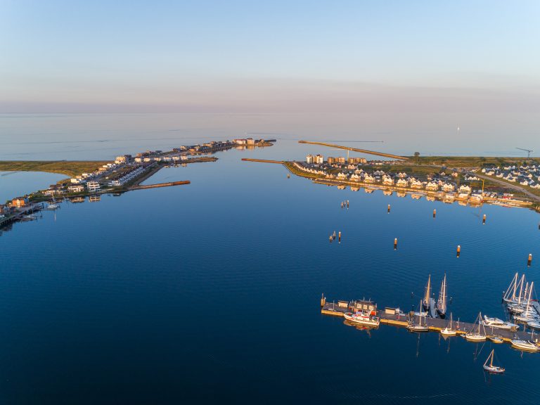 Hafen im Ostseeresort Olpenitz Drohnenaufnahme Blick auf Schleimündung