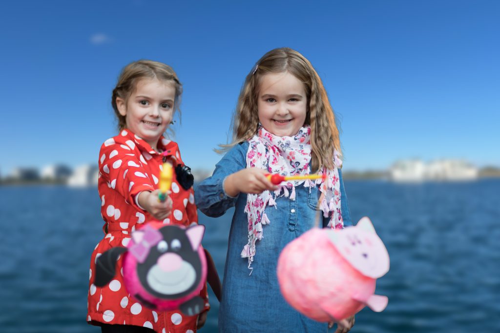 Was kann ich im Oktober in Olpenitz machen? Kinder mit Laterne im Ostseeresort Olpenitz